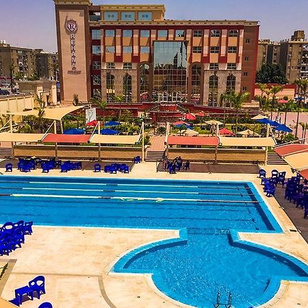 Rehana Plaza Hotel Le Caire Extérieur photo The swimming pool at the hotel