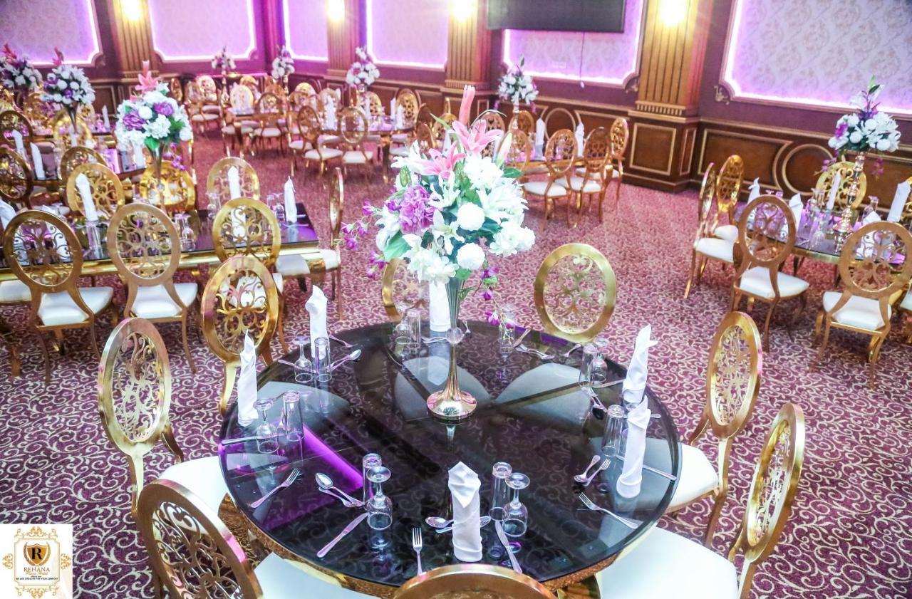 Rehana Plaza Hotel Le Caire Extérieur photo A wedding reception at the Taj Bengal